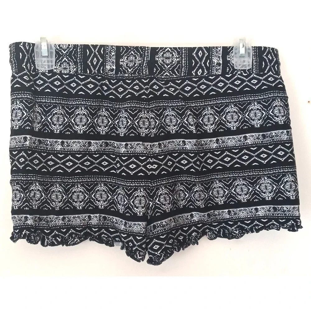 No Boundaries Shorts Womens L 11-13 Black Excellent Boho Geometric Tassel Ruffle